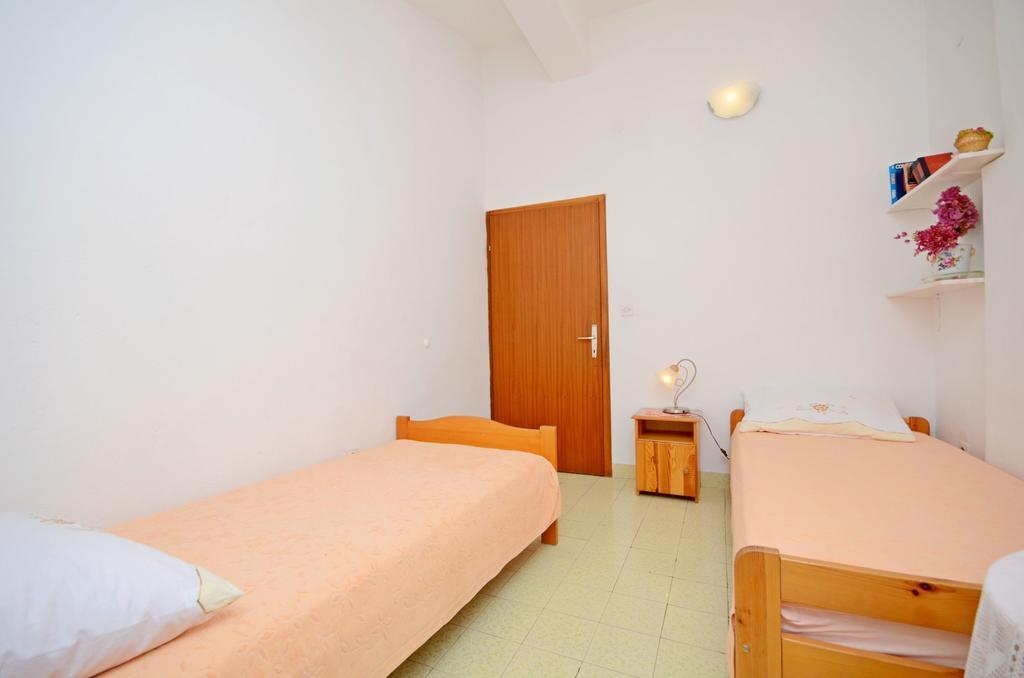 Apartment Ksenija Drvenik  Buitenkant foto