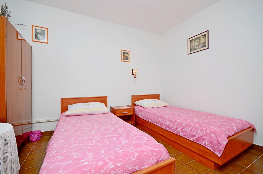 Apartment Ksenija Drvenik  Buitenkant foto