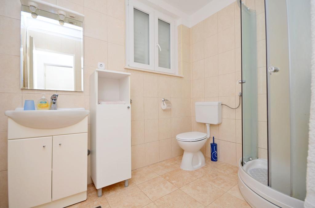 Apartment Ksenija Drvenik  Buitenkant foto